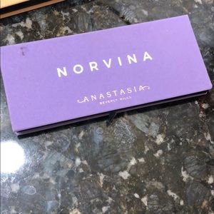 Excellent condition. Anastasia Norton’s palette
